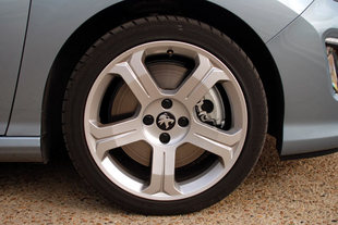 Essai : PEUGEOT 308 CC Peugeot-308-cc-1-6-thp-200ch-66772
