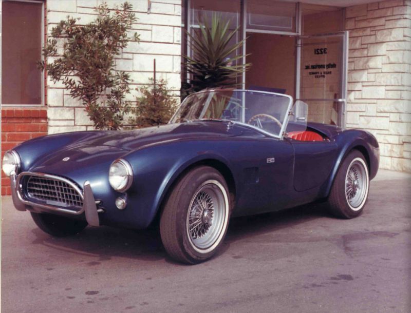 http://photo-voiture.motorlegend.com/large/shelby-cobra-7935.jpg