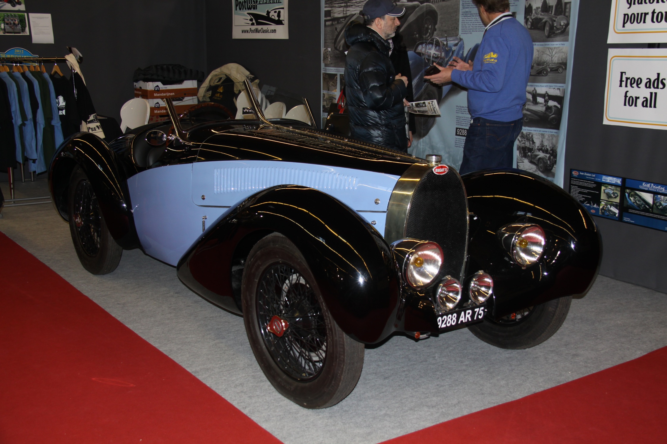 Roadster sur base Bugatti - Rétromobile 2013 - diaporama photo