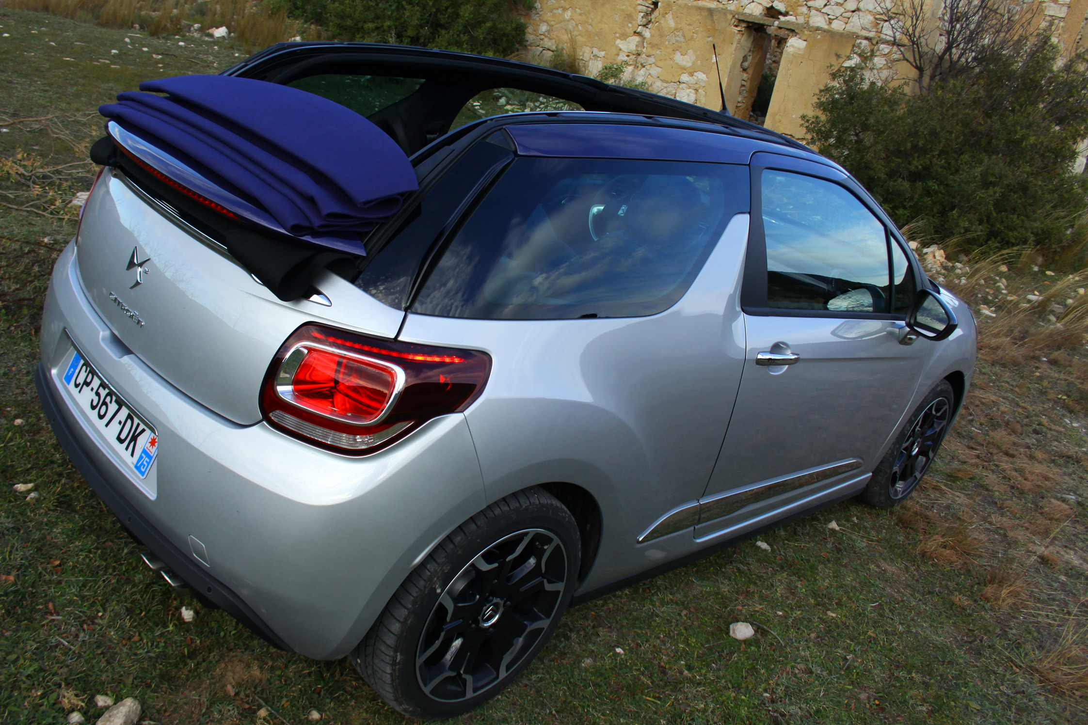 Photo CITROEN DS3 CABRIO 1.6 THP 155 Cabriolet 2013 - Motorlegend.com