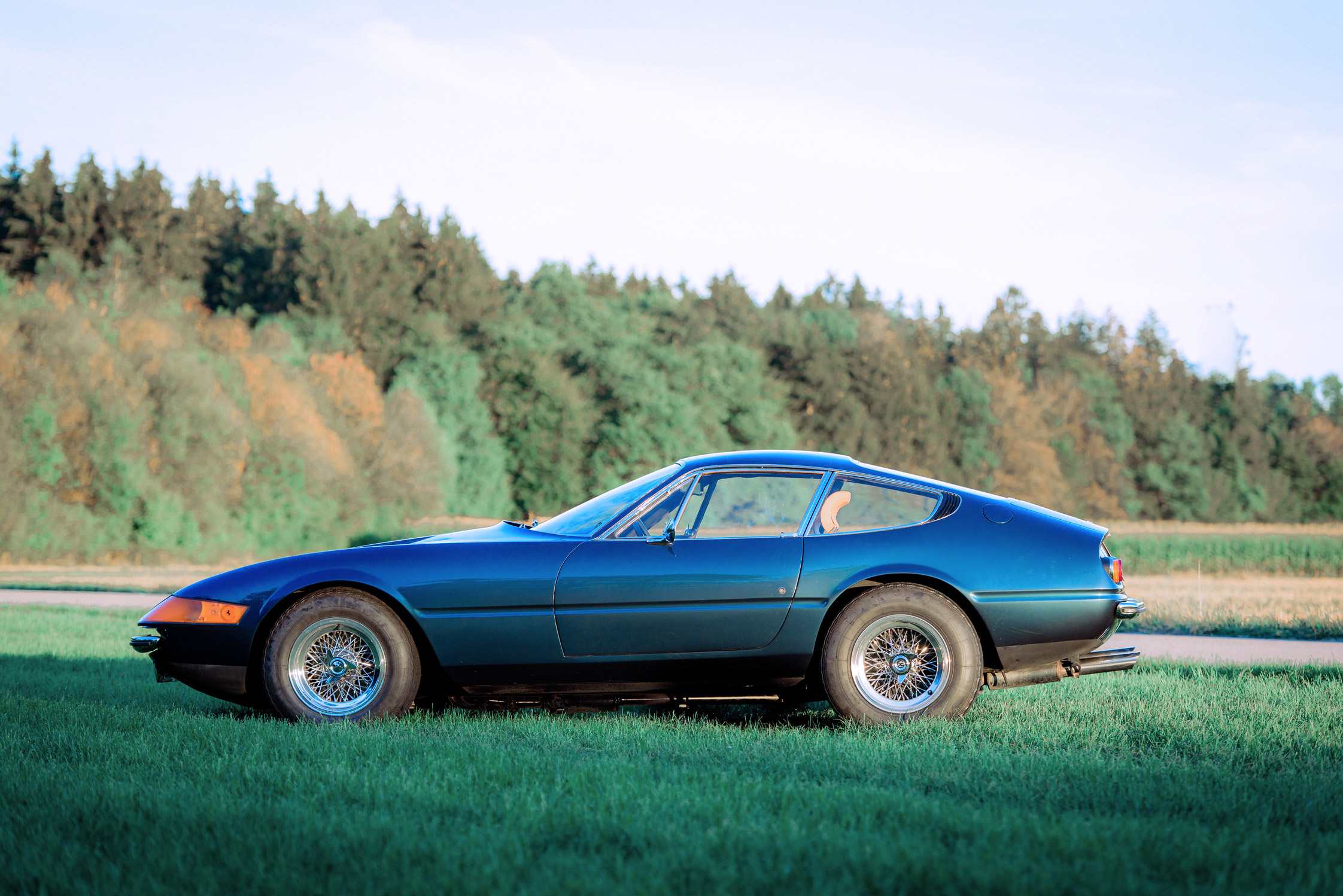 photo FERRARI 365 GTB/4 Daytona coupé 1971 - Motorlegend.com