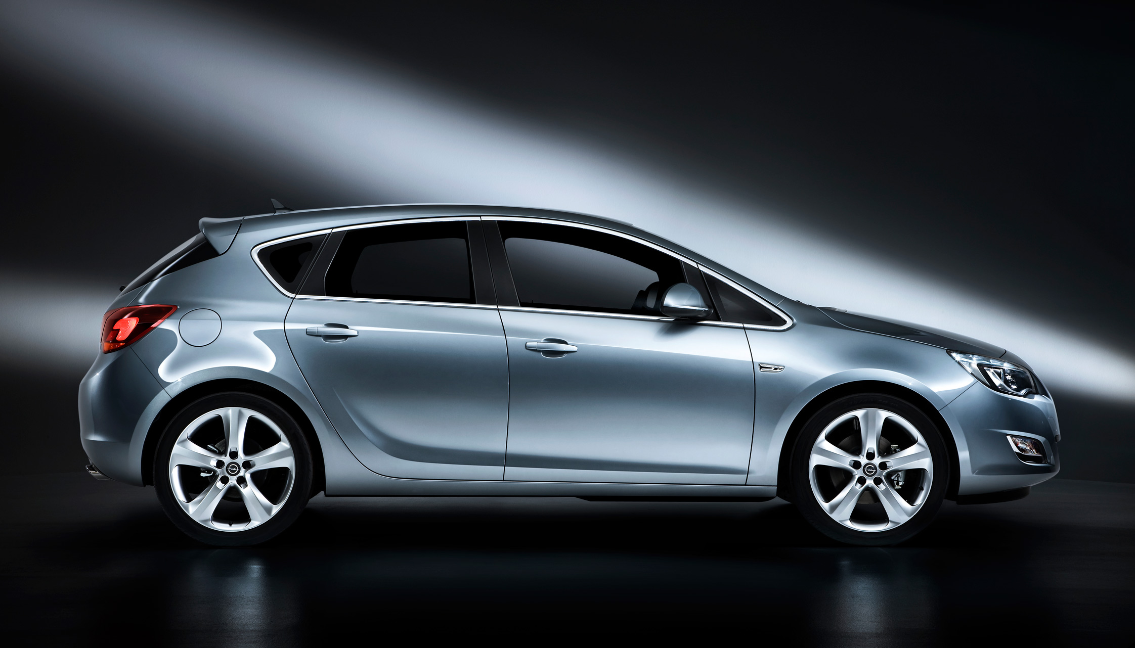 photo OPEL ASTRA berline 2009 - Motorlegend.com