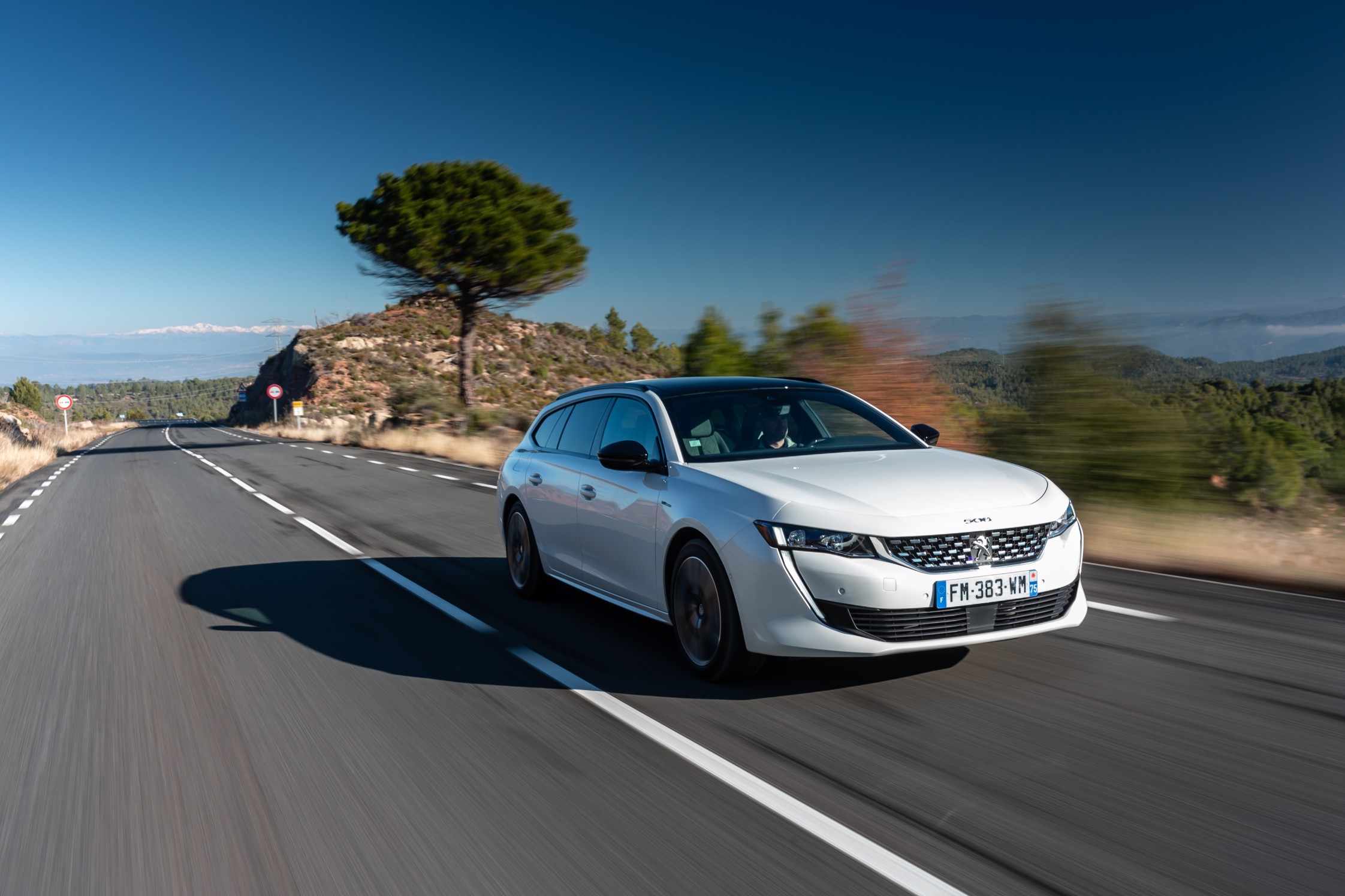 photo PEUGEOT 508 SW Hybrid 225 e-EAT8 break 2020 - Motorlegend.com