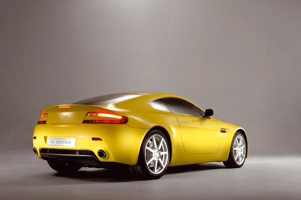 ASTON MARTIN V8 VANTAGE