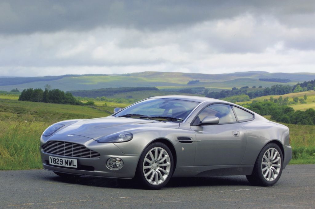 ASTON MARTIN VANQUISH (1) V12 coupé 2001