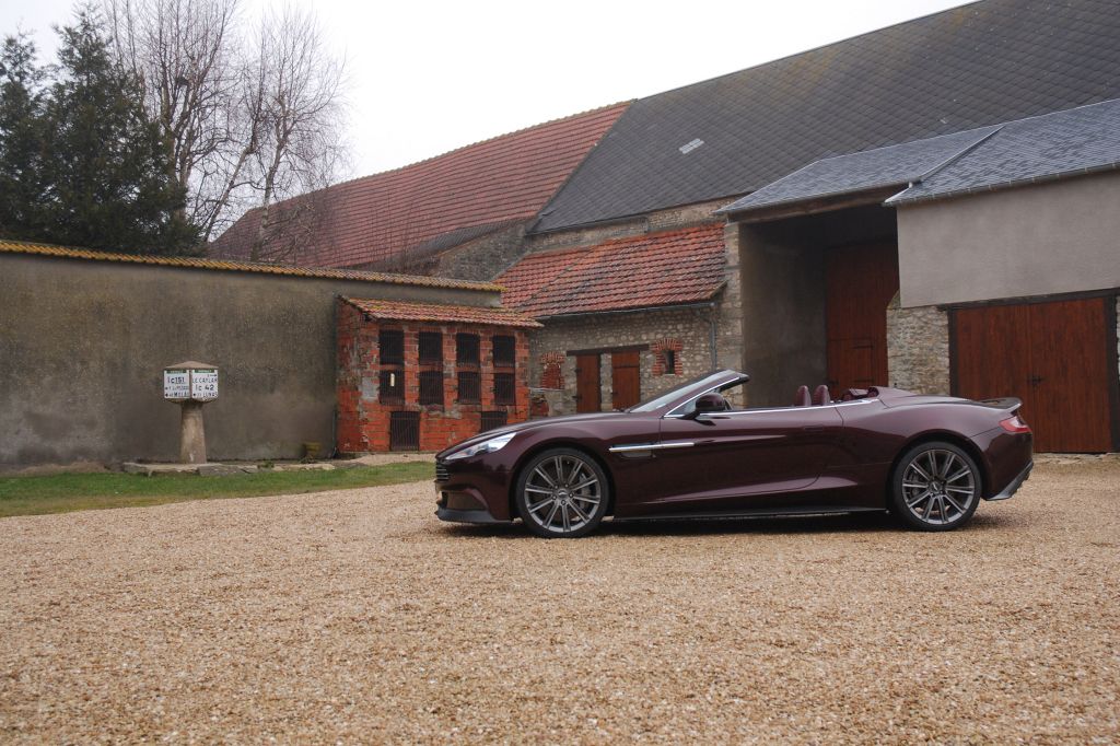 ASTON MARTIN VANQUISH (2) Volante V12 6.0 576 ch cabriolet 2015