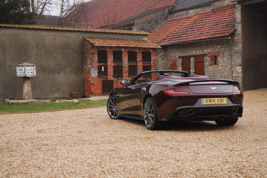 ASTON MARTIN VANQUISH (2) Volante V12 6.0 576 ch cabriolet 2015