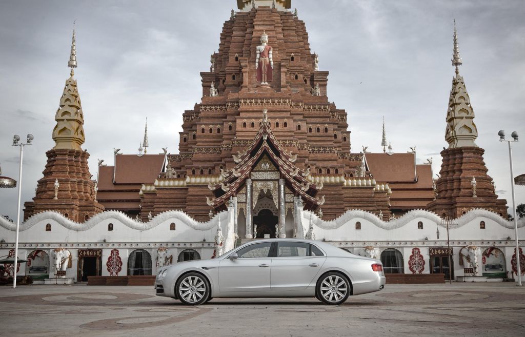 BENTLEY FLYING SPUR (2) V8 berline 2015