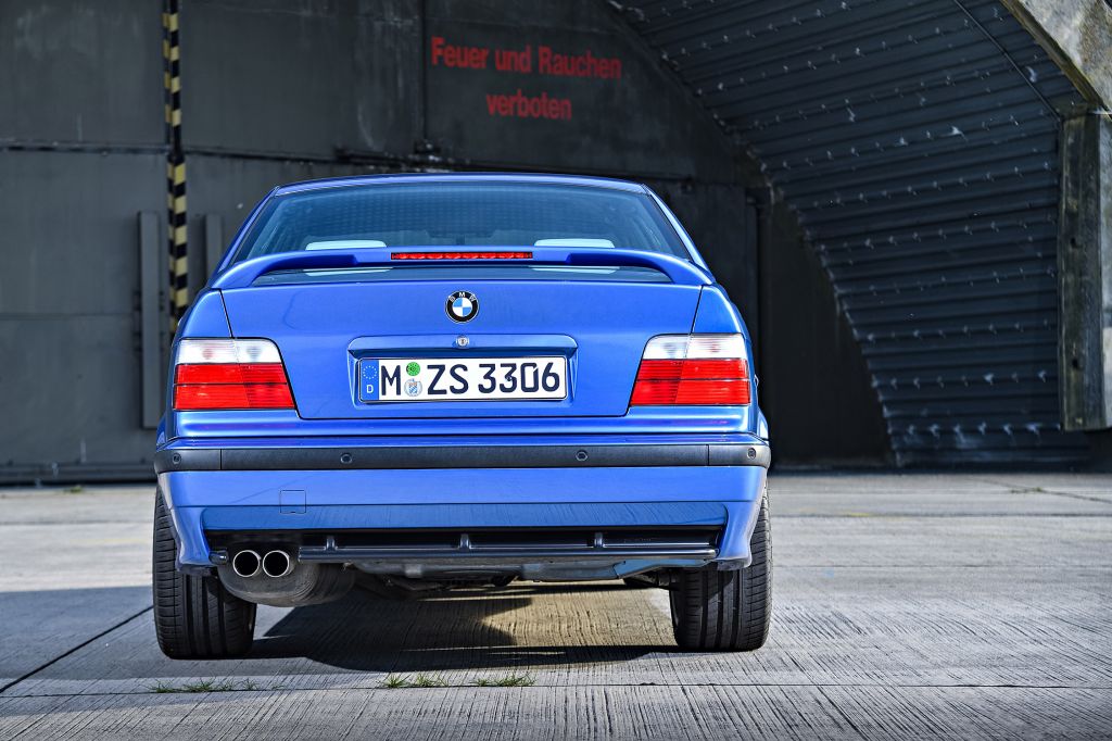 BMW M3 (E36) 3.0i 286 ch berline 1992
