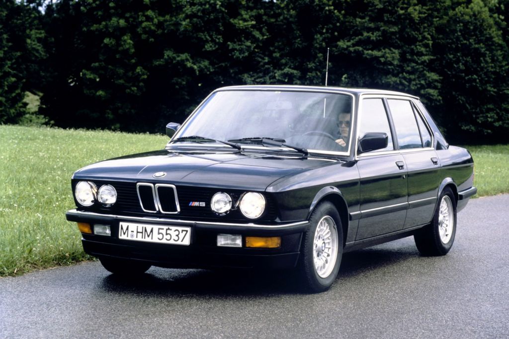 BMW M5 (E28) 3.5i 286ch berline 1984