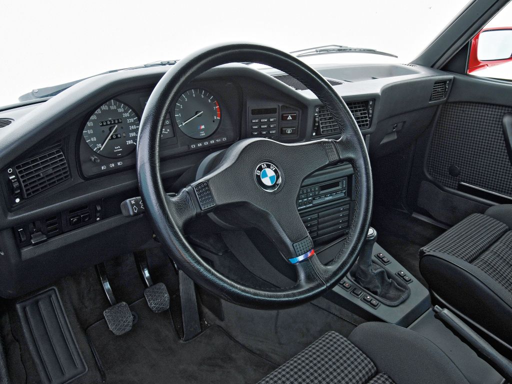 BMW M5 (E28) 3.5i 286ch berline 1987