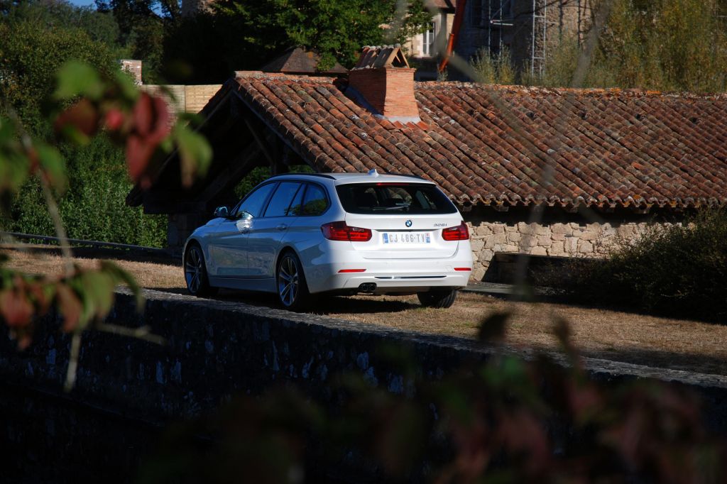 BMW SERIE 3 (F31 Touring) 328i 245ch break 2012