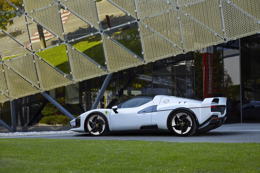FERRARI SC40