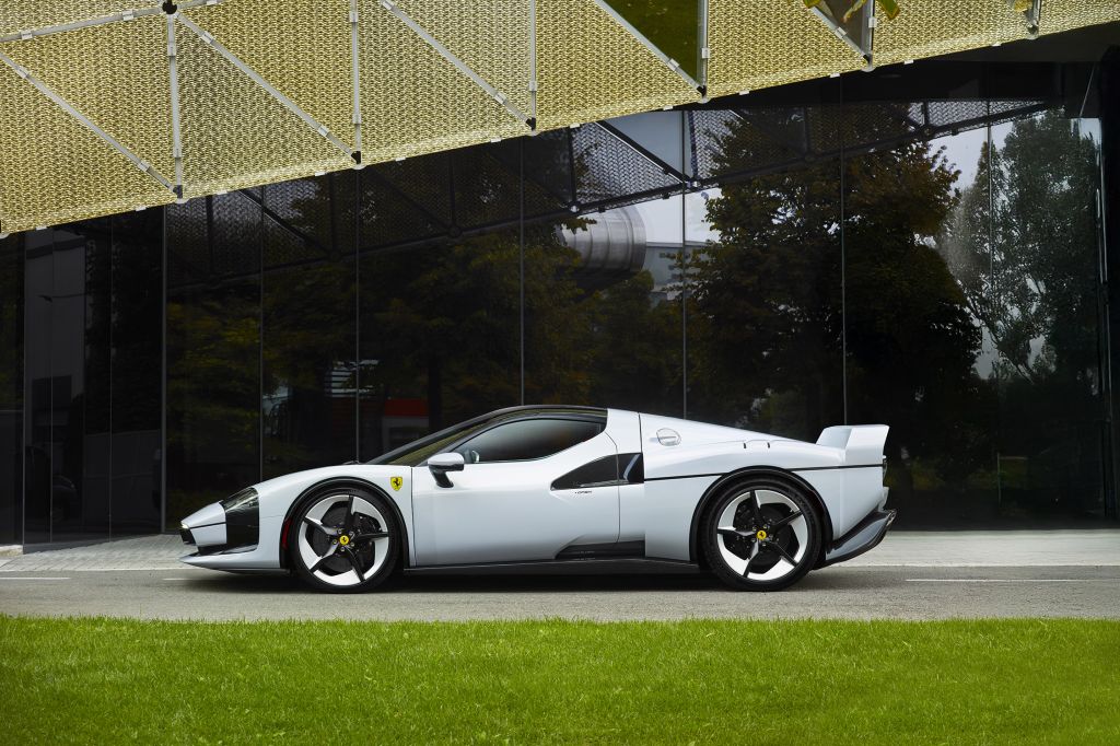FERRARI SC40