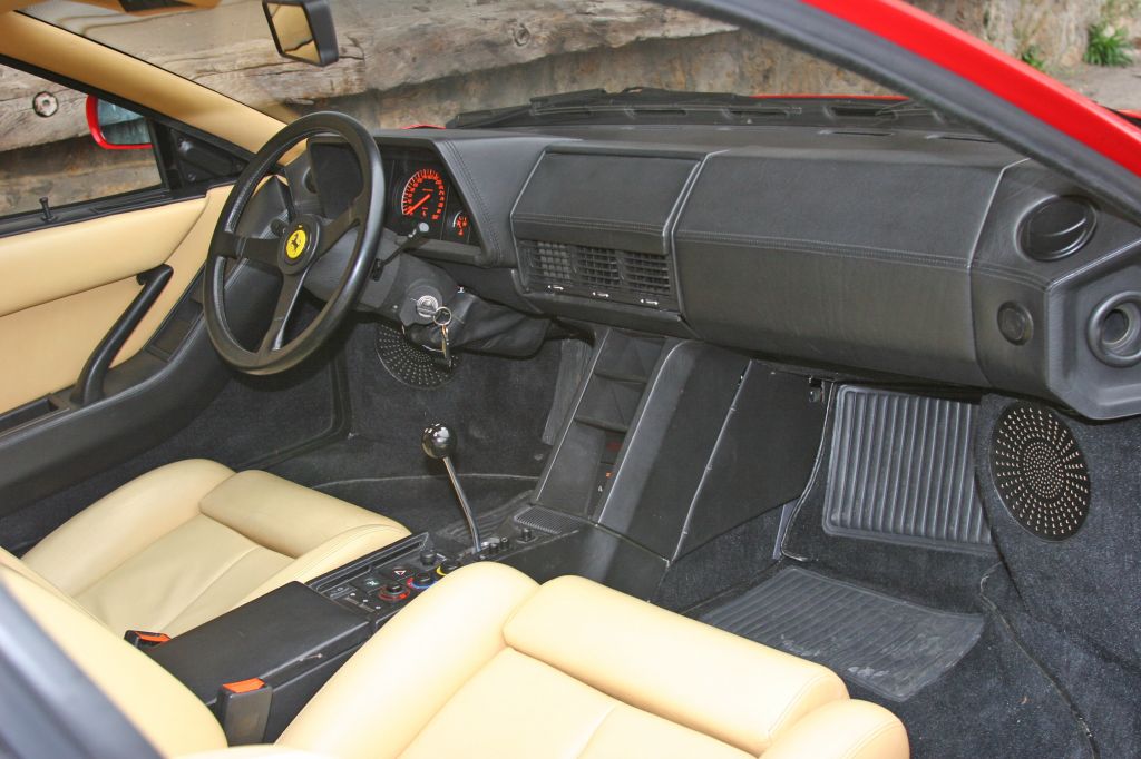 FERRARI TESTAROSSA 4.9l 390 ch coupé 1984