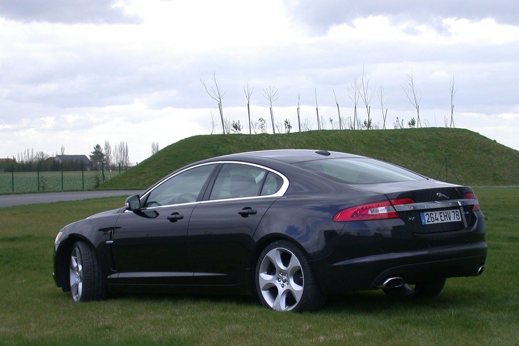 JAGUAR XF (I) 4.2 SV8 Suralimenté 416ch berline 2008