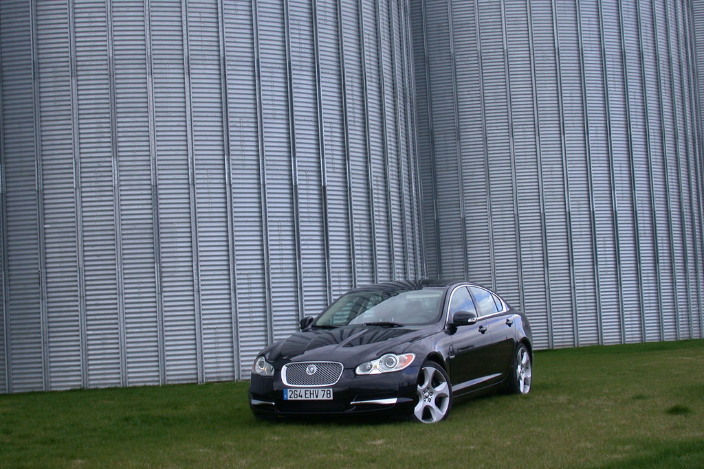 JAGUAR XF (I) 4.2 SV8 Suralimenté 416ch berline 2008