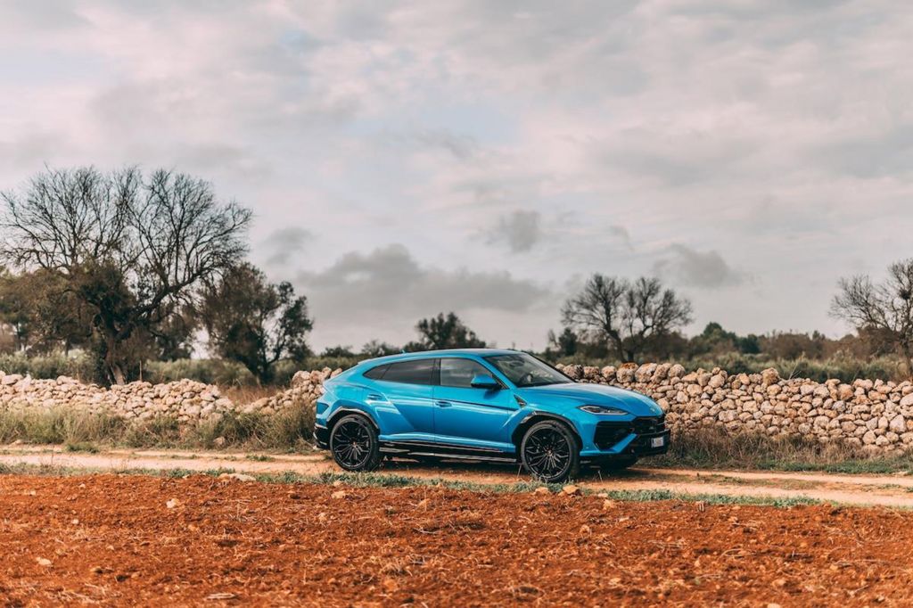 LAMBORGHINI URUS SE 800 ch SUV 2024