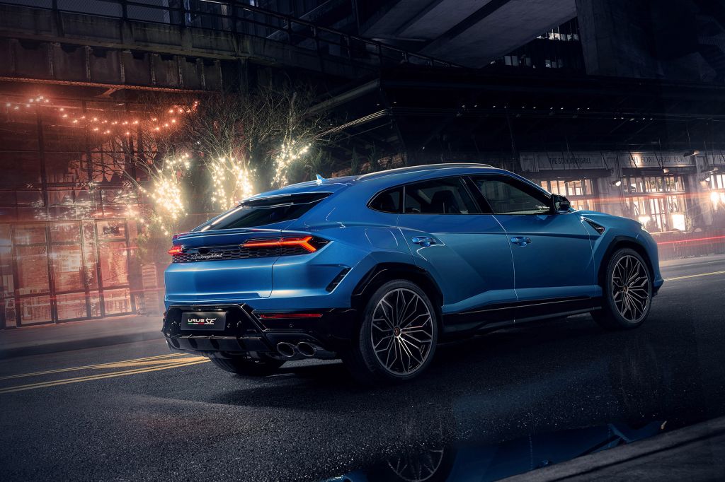 LAMBORGHINI URUS SE 800 ch SUV 2024