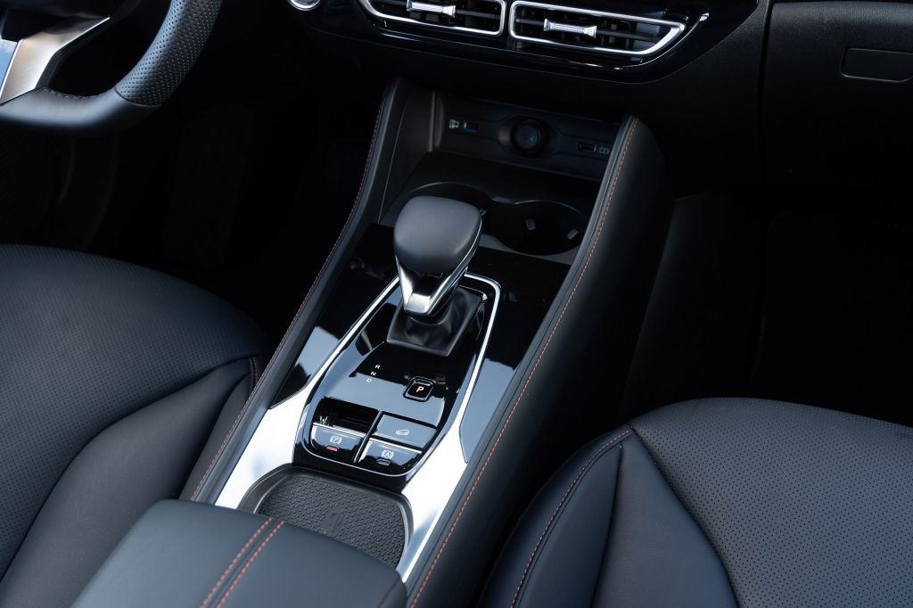 MG EHS Hybrid + SUV 2025