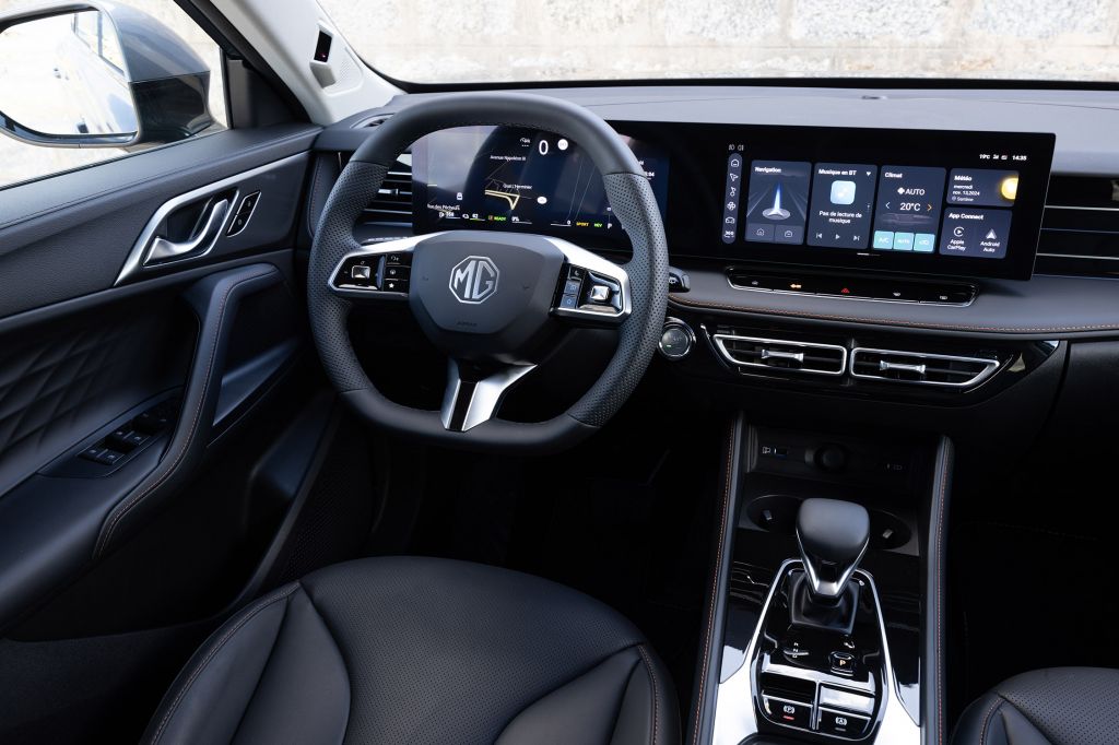 MG EHS Hybrid + SUV 2025