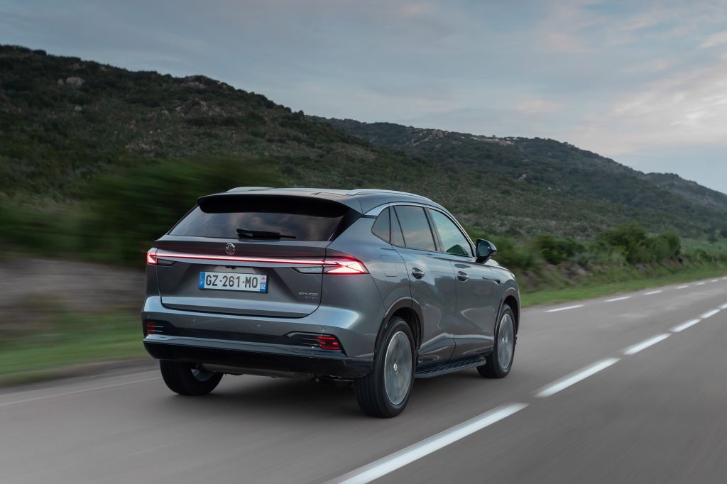 MG EHS Hybrid + SUV 2025