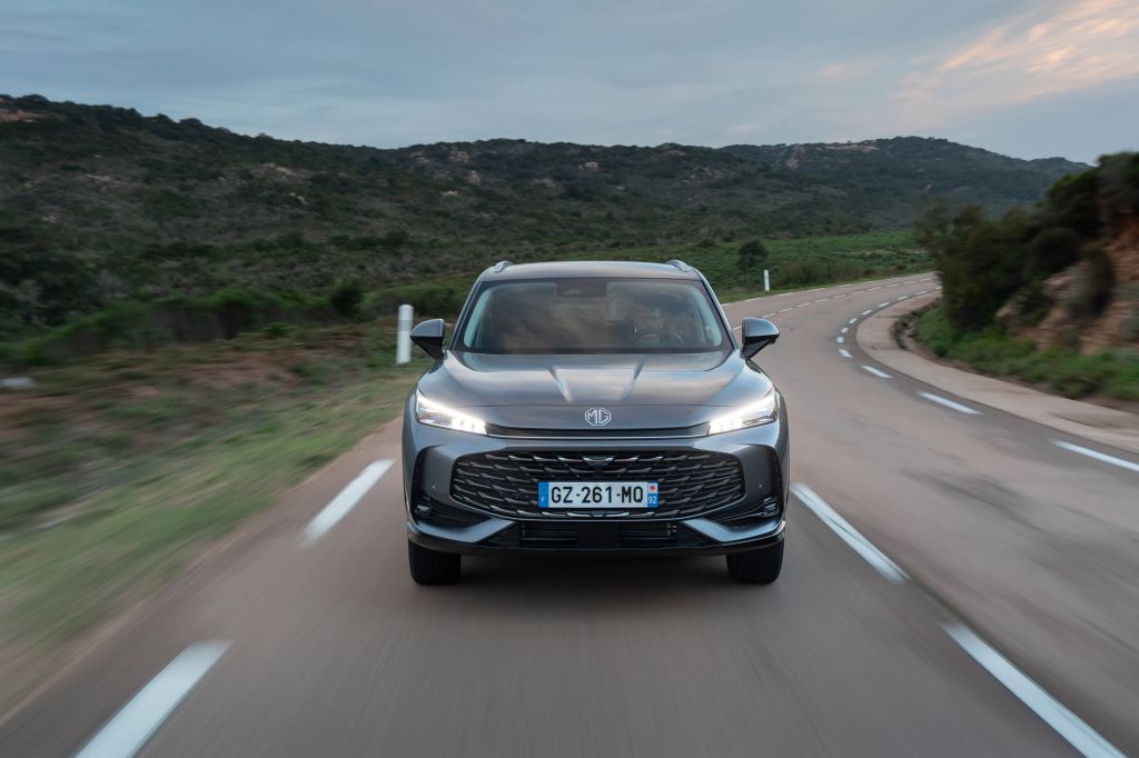 MG EHS Hybrid + SUV 2025