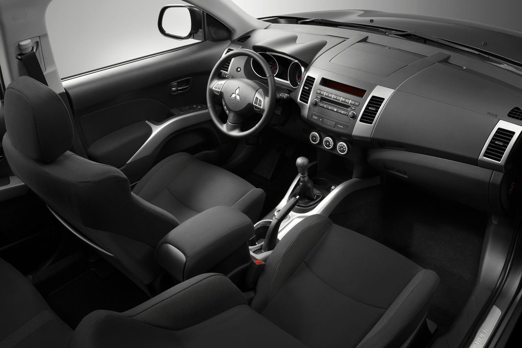MITSUBISHI OUTLANDER (2) 2.0 DI-D SUV 2006