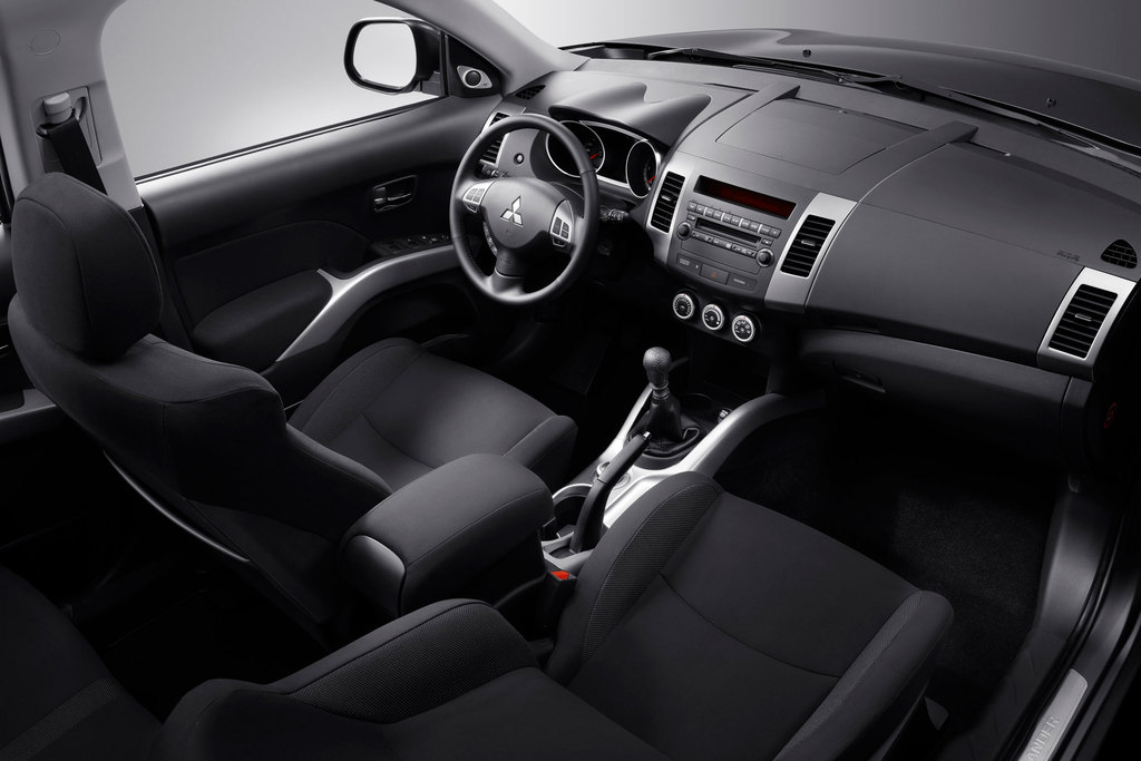MITSUBISHI OUTLANDER (2) 2.0 DI-D SUV 2006