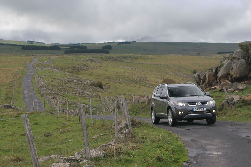 MITSUBISHI OUTLANDER (2) 2.0 DI-D SUV 2006