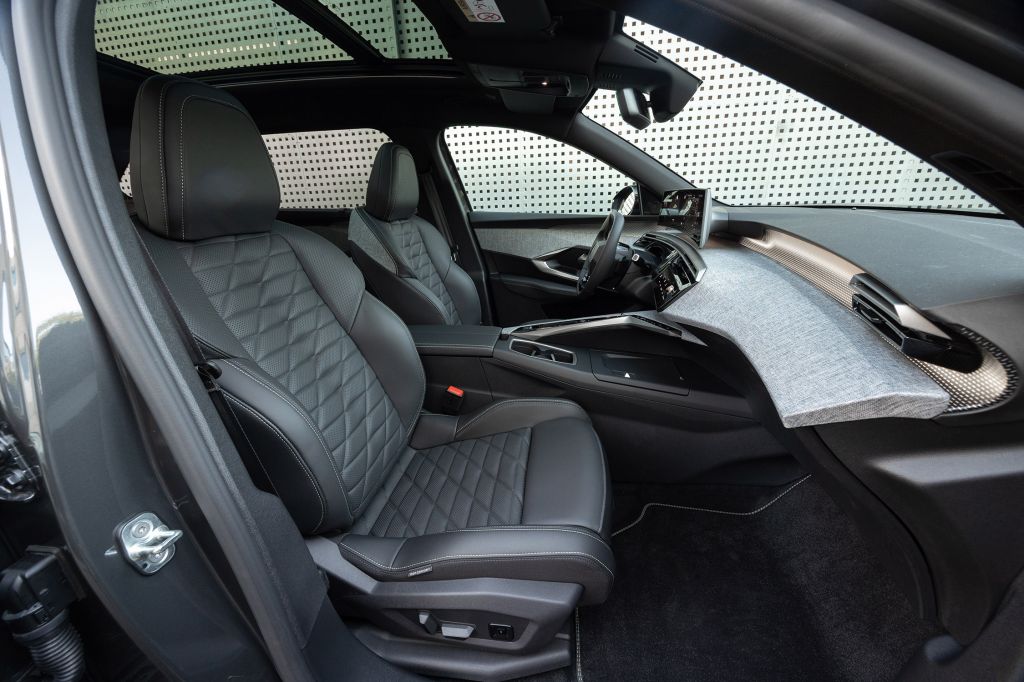 PEUGEOT E-5008 325 ch Dual Motor SUV 2025
