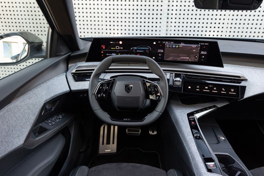 PEUGEOT E-5008 325 ch Dual Motor SUV 2025