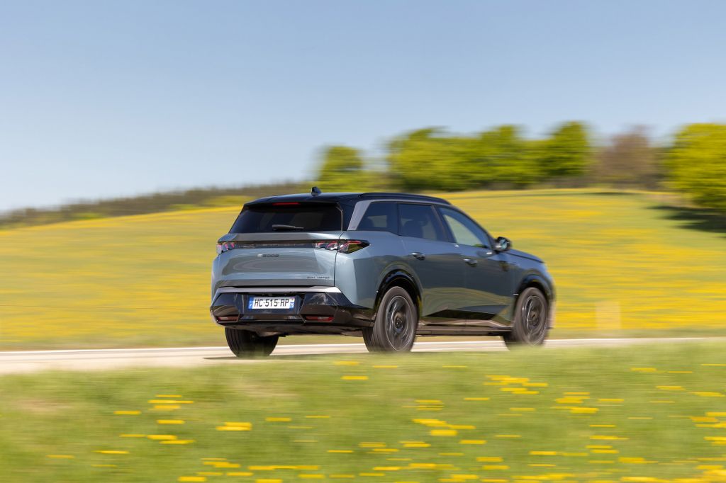 PEUGEOT E-5008 325 ch Dual Motor SUV 2025
