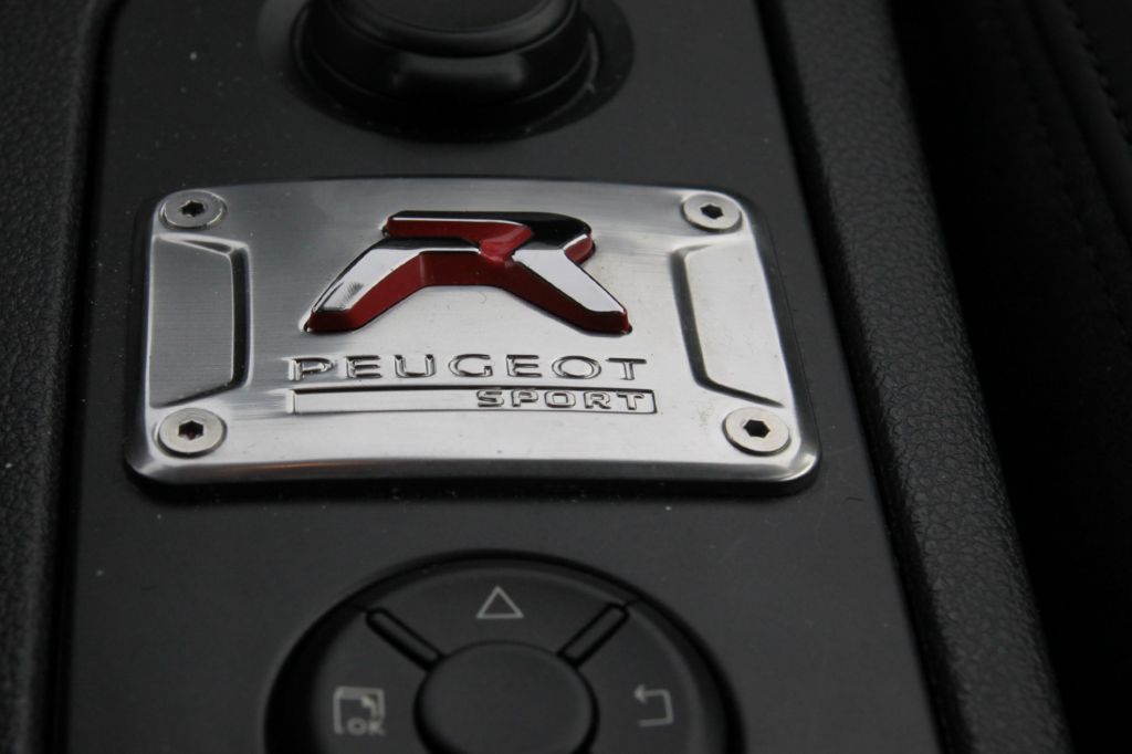 PEUGEOT RCZ R 1.6 THP 270 ch coupé 2014