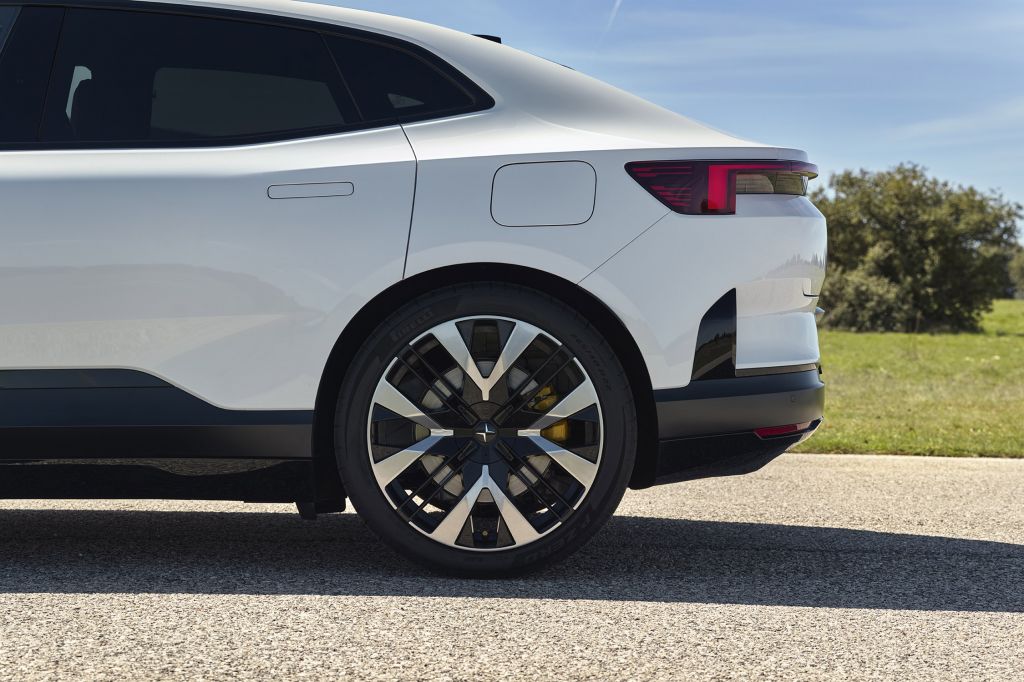 POLESTAR 4 Dual Motor 544 ch SUV 2025