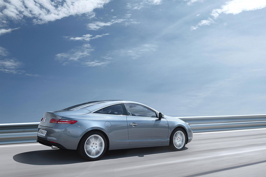 RENAULT LAGUNA (III) 3.0 V6 dCi 235 FAP coupé 2008