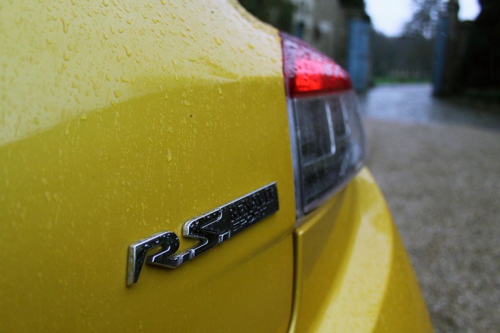 RENAULT MEGANE (3) RS 265 Trophy coupé 2011