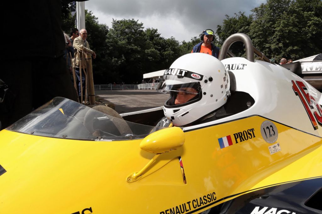 Alain Prost au volant de la Renault RE 40 F1