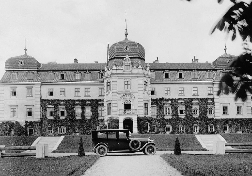 1ère Skoda HispanoSuiza au château présidentiel le 10 mai 1926
