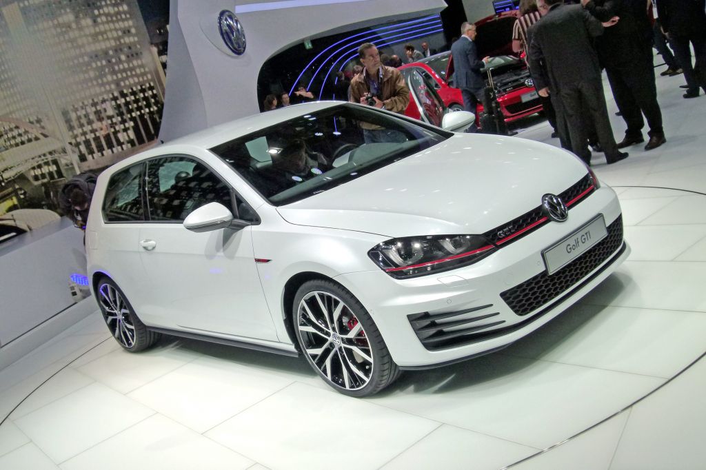 VOLKSWAGEN GOLF (7) GTI 2.0 TSI 220 berline 2012