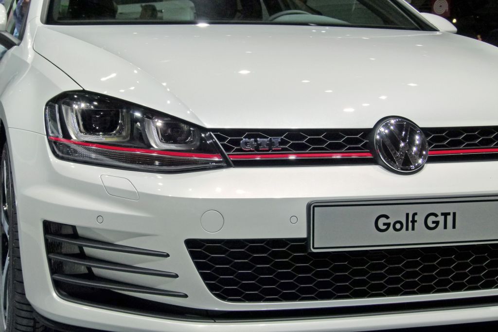 VOLKSWAGEN GOLF (7) GTI 2.0 TSI 220 berline 2012