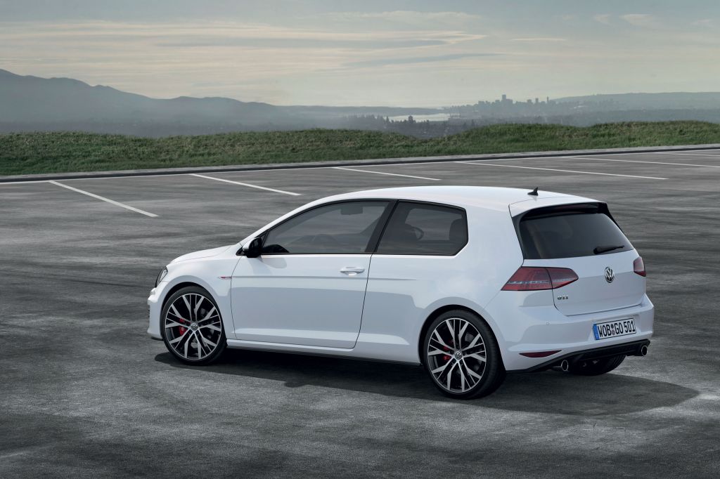 VOLKSWAGEN GOLF (7) GTI 2.0 TSI 220 berline 2013