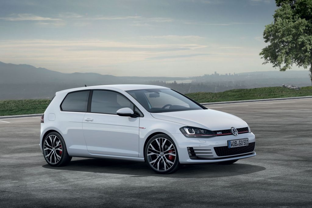 VOLKSWAGEN GOLF (7) GTI 2.0 TSI 220 berline 2013