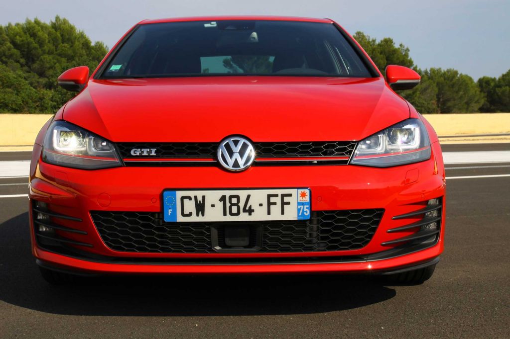 VOLKSWAGEN GOLF (7) GTI 2.0 TSI 220 berline 2013