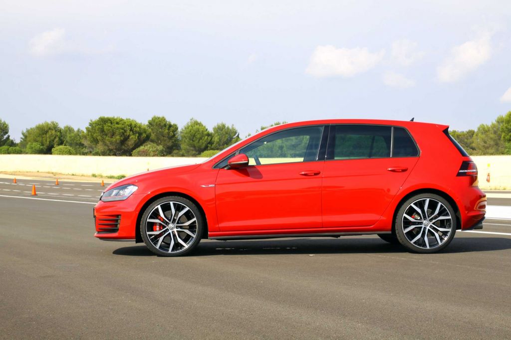 VOLKSWAGEN GOLF (7) GTI 2.0 TSI 220 berline 2013