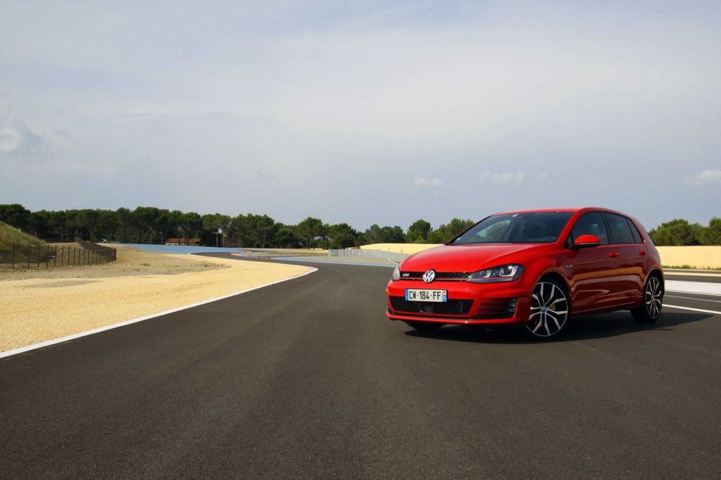 VOLKSWAGEN GOLF (7) GTI 2.0 TSI 220 berline 2013