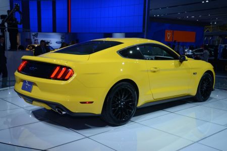 FORD MUSTANG VI (2015 - 2022)